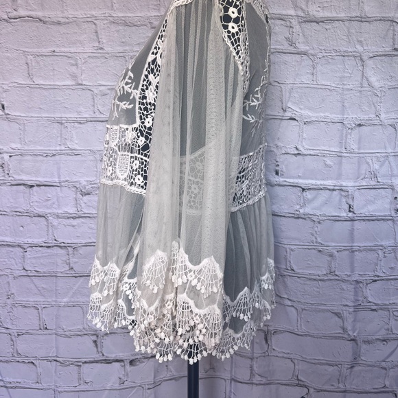 DoubleZero/lace top - Picture 3 of 6